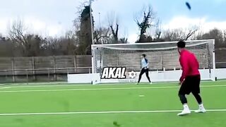Bola yang bikin kiper cuma bisa diam!???? 4