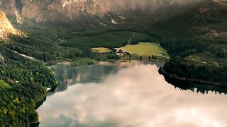 Um pôr do sol de sonho nas montanhas ????