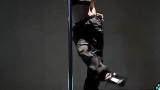 Expectation vs Reality: Pole Dancing. Oczekiwania a rzeczywistość: taniec na rurze.