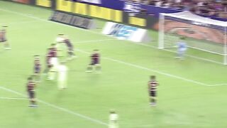 ⚽???? Pedri lepaskan tendangan luar kotak penalti, langsung jadi gol indah!