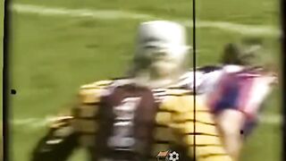 BUKAN BIAR KEREN! ???? Kebiasaan Unik Kiper Pakai Topi yang Ternyata Punya Fungsi Rahasia!