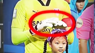 respect para pemain ini melindungi anak maskot