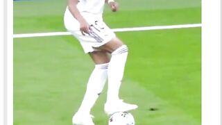 “Para pemain sampai kaget—baru pertama kali mereka lihat winger yang mau ngoper ????????”