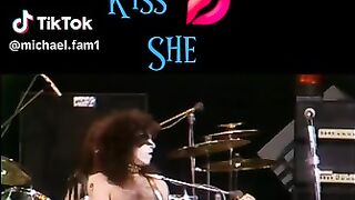 SHE - KISS ( LIVE CLASSIC )