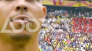 Adobet88 | Aksi Pesepak Bola Di Atas Rumput Hijau 8