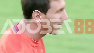 Adobet88 | Aksi Pesepak Bola Di Atas Rumput Hijau 9