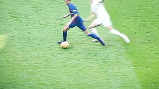 Hari di mana Toni Kroos sadar:  jangan pernah melakukan press kepada Busquets. 3