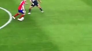 27 April 2016 di Vicente Calderón Stadium, Saúl Ñíguez mencetak salah satu gol solo paling ikonik
