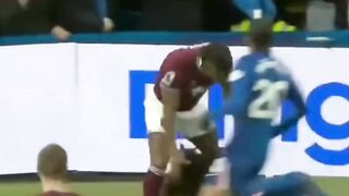 Momen keributan Chelsea vs West Ham. Berawal dari Adama Traore membanting Cucurella.