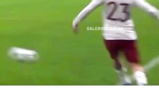 runo Fernandes bermain dengan sepenuh hati. 2
