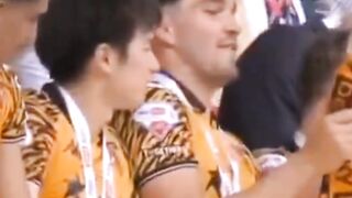 Sepak bola Eropa dituding agresif mengeruk pasar Asia, namun pelit panggung untuk pemain Asia di momen ikonik.