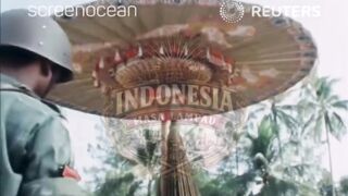 Momen warga memadati makam Bung Karno di Blitar untuk mengenang sang proklamator pada 16 Agustus 1970an