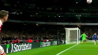 Penyelamatan garis gawang (goal-line clearance) yang dilakukan Thiago Silva