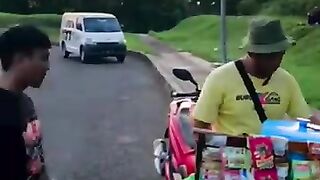 Ketika orang gak ngeti wkwkwk