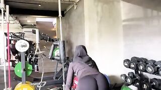 protruding buttocks muscles