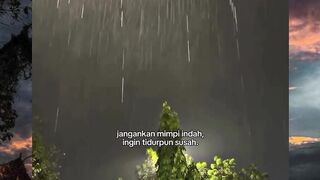 kadang kita harus melewati hujan yang paling lebat dulu