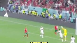 Terkadang, sebuah kebencian bisa berubah menjadi kekaguman yang tak terduga. ❤️⚽️