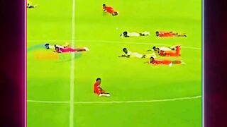 Ketika Para Pemain Terpaksa Bertiarap Di Tengah Laga ‼️????