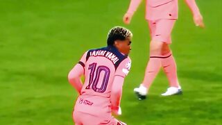 Lamine Yamal mencetak gol spektakuler saat Barcelona ditahan imbang 3-3 oleh Club Brugge di Liga Champions