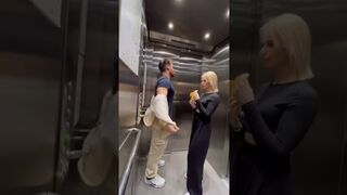 ОДНАЖДЫ В ЛИФТЕ-ПРАНК-РЕАКЦИЯ ДЕВУШКИ