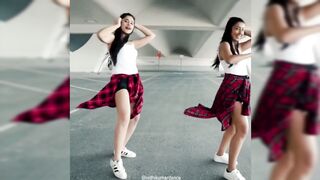 Indian Girl Nidhi Kumar Dance 16