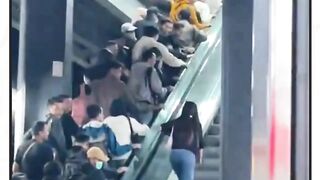Mbak kamu kenapa????????