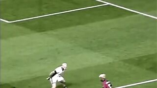 لامين يامال بعمر 17