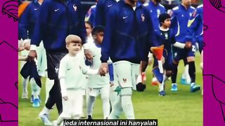 Kalian tim yang nungguin jeda internasional atau tim yang gak sabar liga bergulir lagi? Komen di bawah!