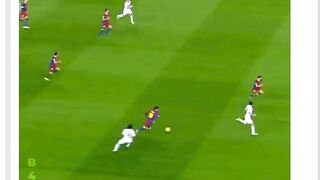 Menurut kalian, apakah selebrasi jersey Messi di Bernabéu adalah momen paling ikonik dalam sejarah El Clásico? ????????