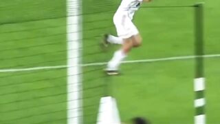 Saat Filippo Inzaghi mencetak gol kedua di Final Liga Champions UEFA 2007