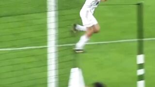 Saat Filippo Inzaghi mencetak gol kedua di Final Liga Champions UEFA 2007 2
