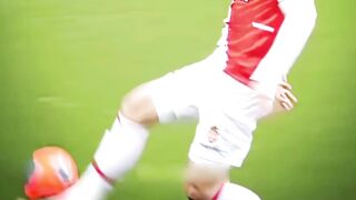 Berbatov mencetak gol dengan santai, seolah-olah dia cuma sedang main-main di halaman rumahnya.