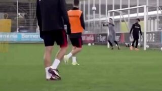 Xabi Alonso di Bayern Leverkusen