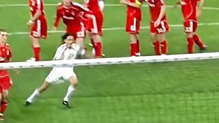 Ternyata nggak cuma jago cetak gol, Inzaghi juga jago 'akting' buat nipu pelatihnya sendiri! ????