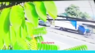 Info laka detik detik tabrakan beruntun yang disebabkan truk tangki