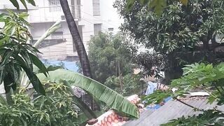 প্রচন্ড ঝড় বৃষ্টি হচ্ছে????