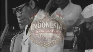 Bandung, 1955. Jurnalis dunia meliput jalannya Konferensi Asia-Afrika yang bersejarah.