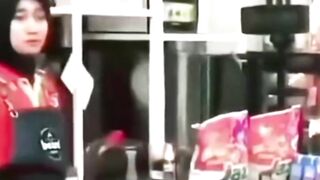 Mbak kasirnya sampai bingung???? - Tigerasia88