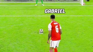 Momen marquinos peluk pemain arsenal yang gagal menendang
