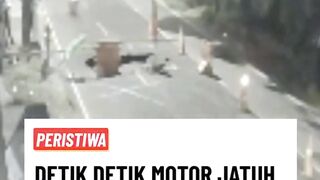 ⚠️???? Sebuah motor nyemplung ke lubang besar di jalan karena melawan arah 2