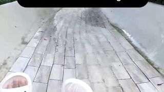 ???????? Viral wisatawan histeris saat bermain seluncur air di Dusun Bambu, Bandung Barat.