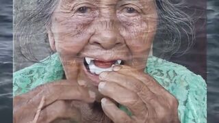 Neneknya pasang gigi vampir palsu, gigitannya tetap ompong. Serem apanya??74 #Nenek #Vampir #Lucu #Fyp