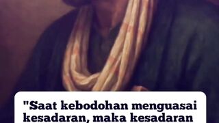 Saat kebodohan menguasai kesadaran, maka kesadaran memiliki hak untuk berbuat hal paling bodoh." — Ibnu Sina
