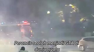 Paris berubah jadi zona perang gara-gara bola!