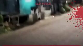 Detik-Detik Kamera Warga Rekam Sosok Putih