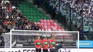 inilah freekick yang membuka ilmuan tidak percaya 2
