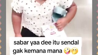 Sandalnya Hilang