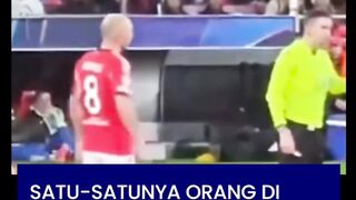 ???????? Satu-satunya orang di tribun pendukung Benfica 2