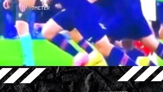 baru 21 tahun, João Neves sudah membuktikan bahwa sepak bola bukan hanya tentang keterampilan yang mencolok dan gol-gol spektakuler. 2
