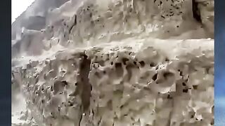 aksi nekat seorang remaja memanjat!!